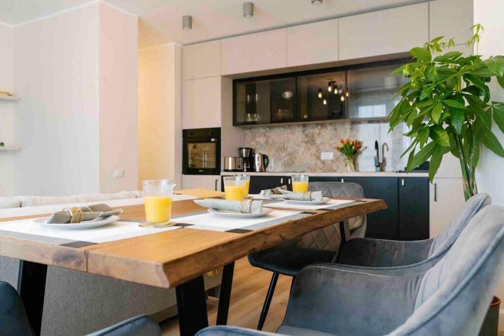 Sunny 2br Flat-top Location-amazing Views Appartamento