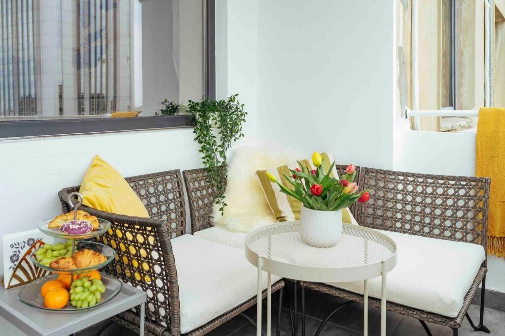 Apartment Sunny 2br Flat-top Location-amazing Views *