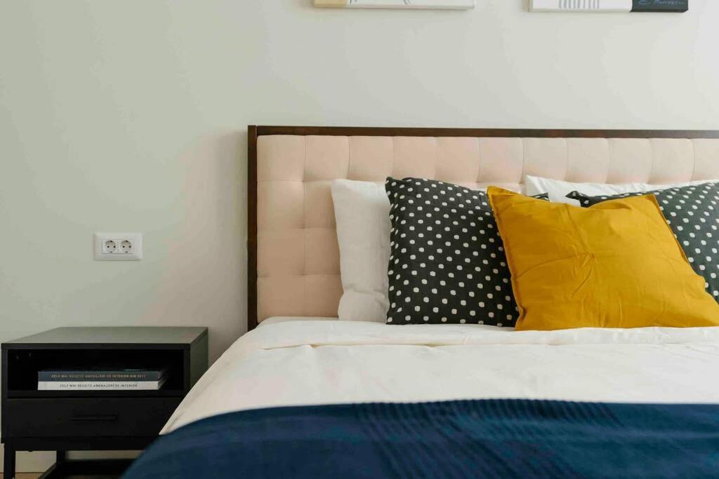 Apartment Sunny 2br Flat-top Location-amazing Views *