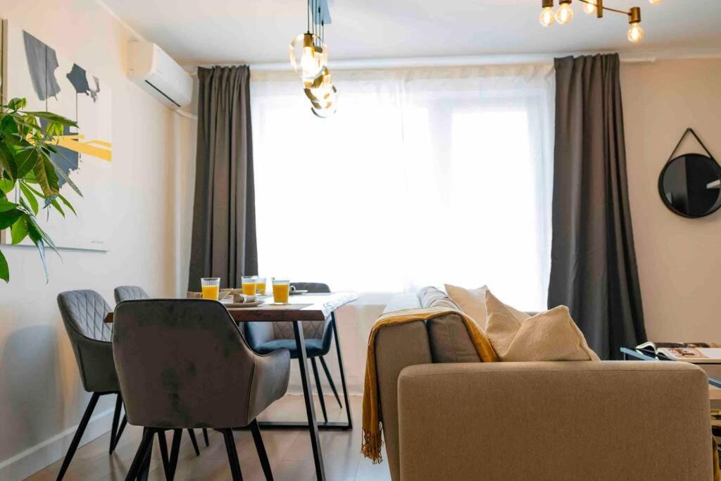Apartment Sunny 2br Flat-top Location-amazing Views *