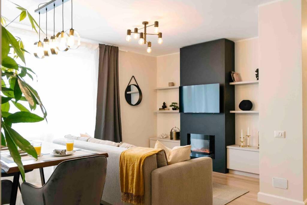 Sunny 2br Flat-top Location-amazing Views Appartamento Bucarest