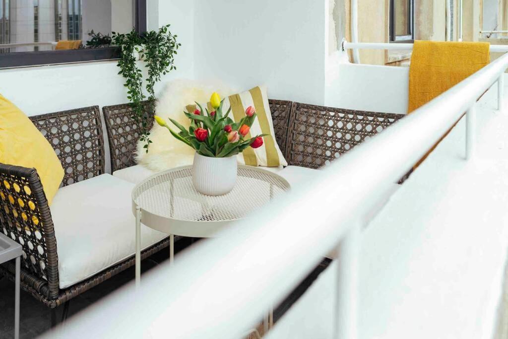 Sunny 2br Flat-top Location-amazing Views Appartamento Bucarest