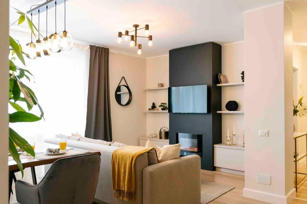 Sunny 2br Flat-top Location-amazing Views *