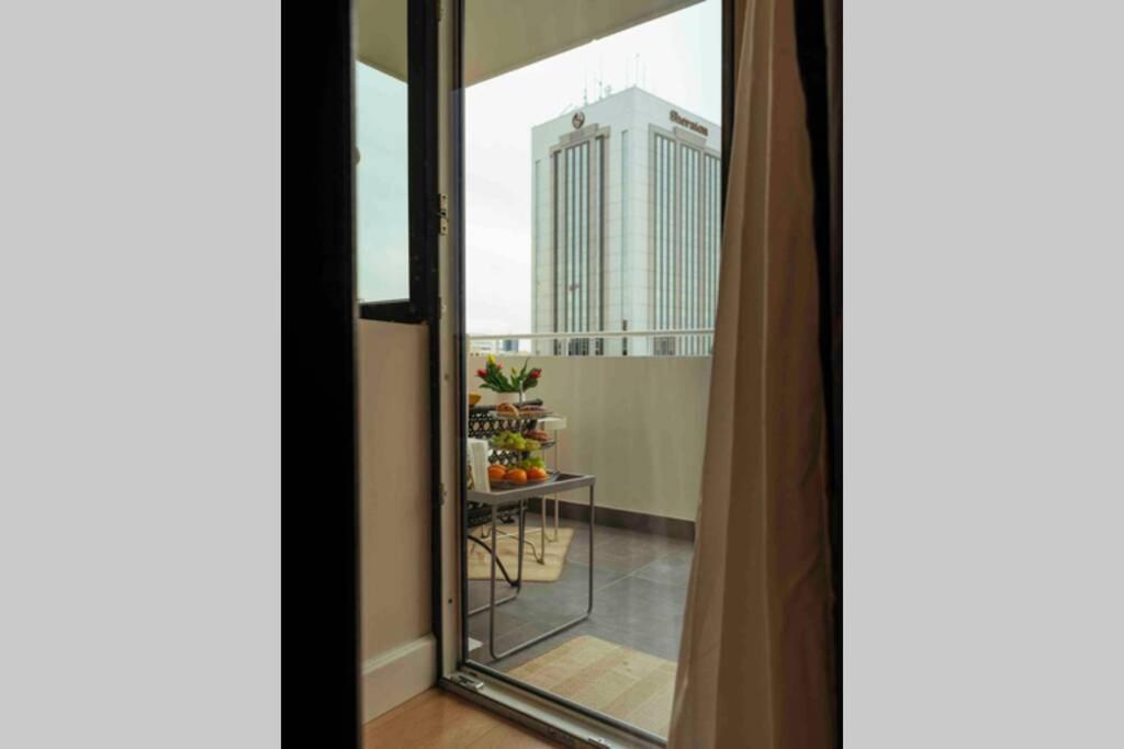 Sunny 2br Flat-top Location-amazing Views *
