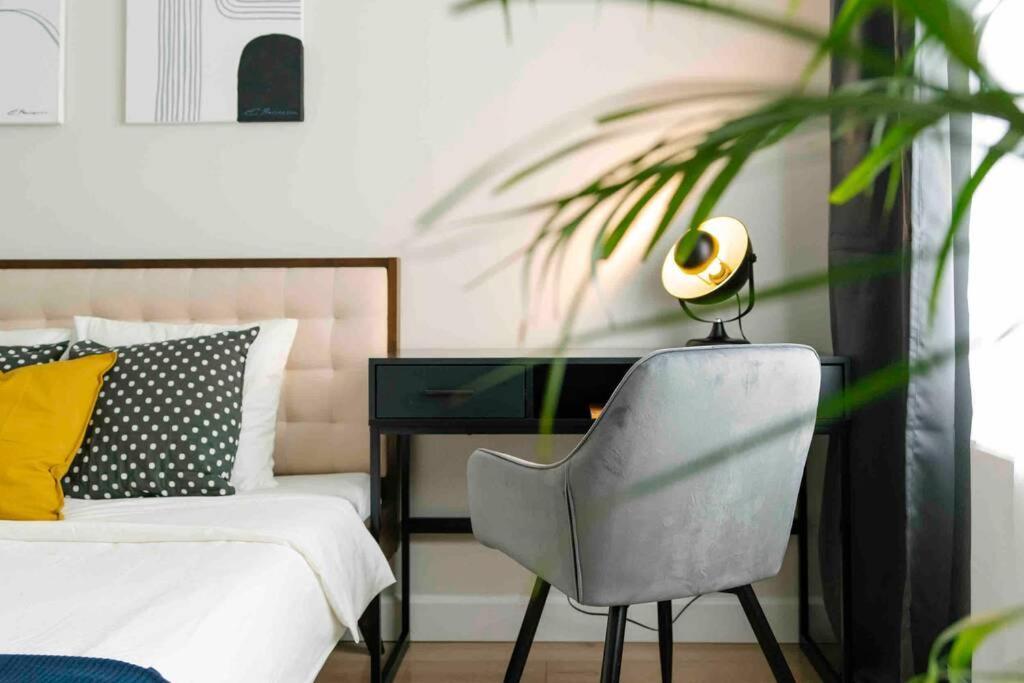 Sunny 2br Flat-top Location-amazing Views Appartamento Bucarest