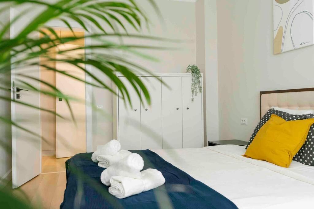 Sunny 2br Flat-top Location-amazing Views